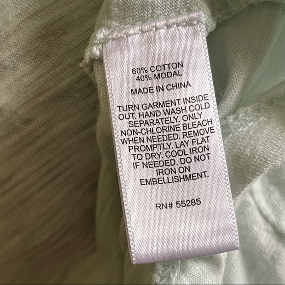 Express Sequin Kiss Shirt - Picture 10 of 10